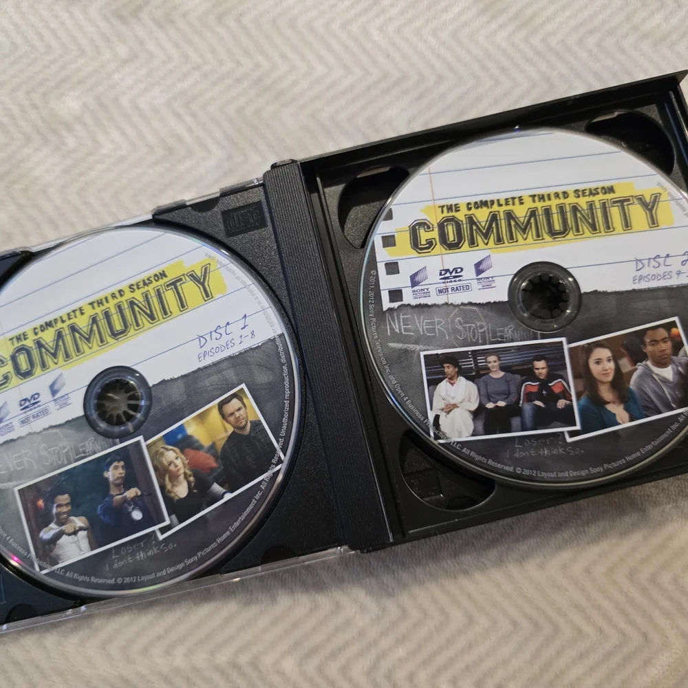 📽3 for $10 movies📽 Community TV Show DVD Set - Picture 4 of 5